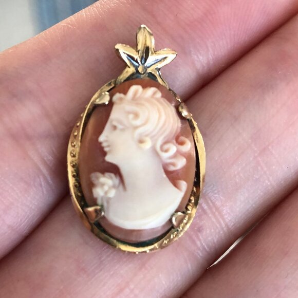 Vintage Cameo Pendant w 4 Prongs Gold Metal Setting Size OS - Picture 4 of 9